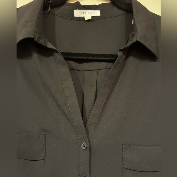 Elegant Black Blouse - Picture 4 of 6